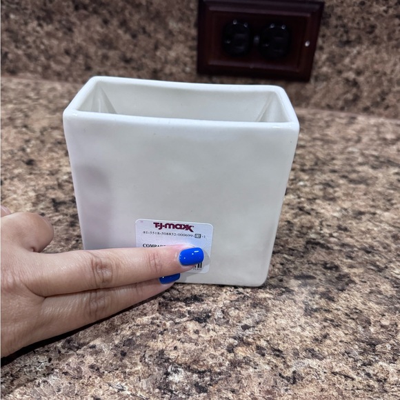 Brand new Rae Dunn Teacher pencil holder - Picture 4 of 5